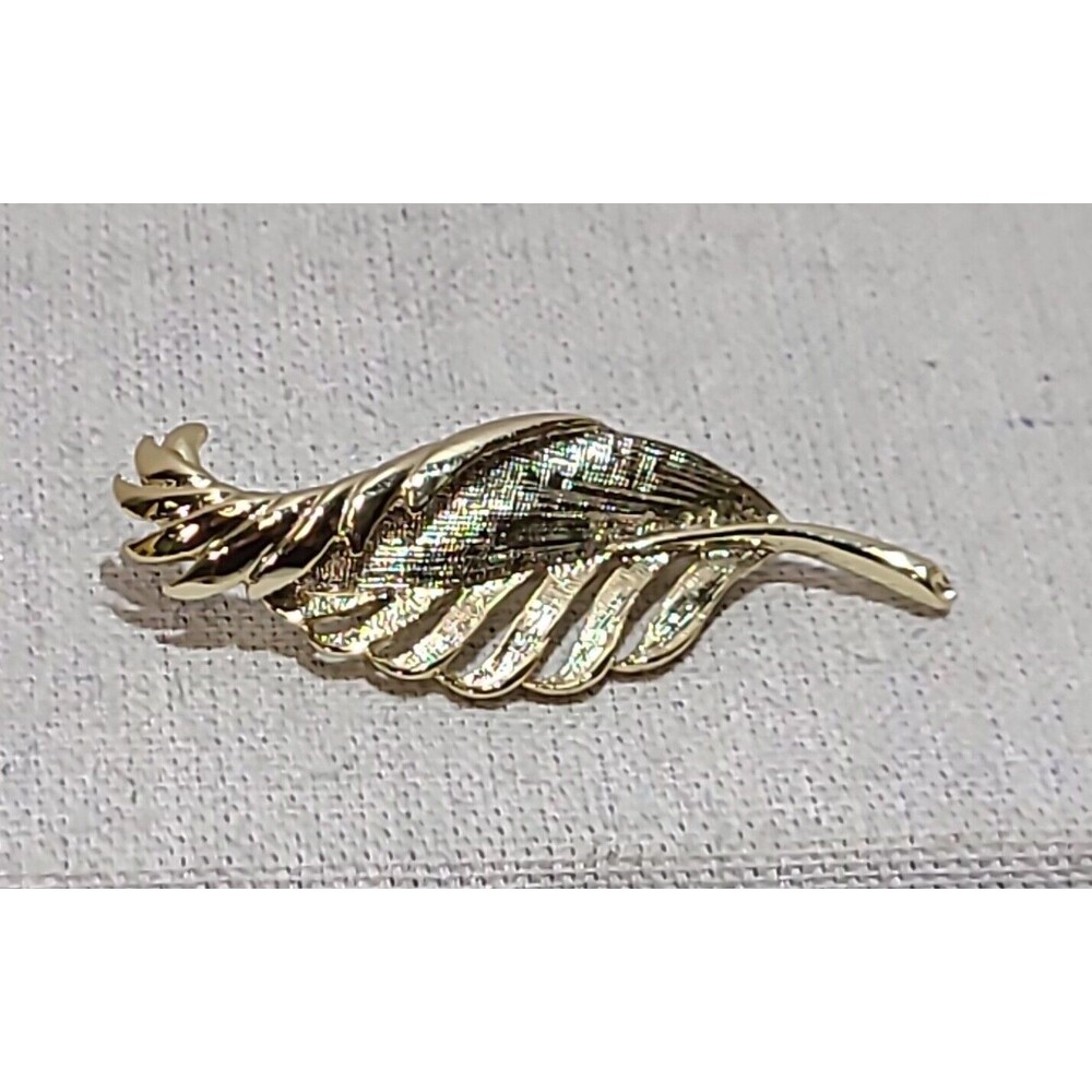 Vintage Gerry Signed Goldtone Leaf Feather Curling Pin Brooch